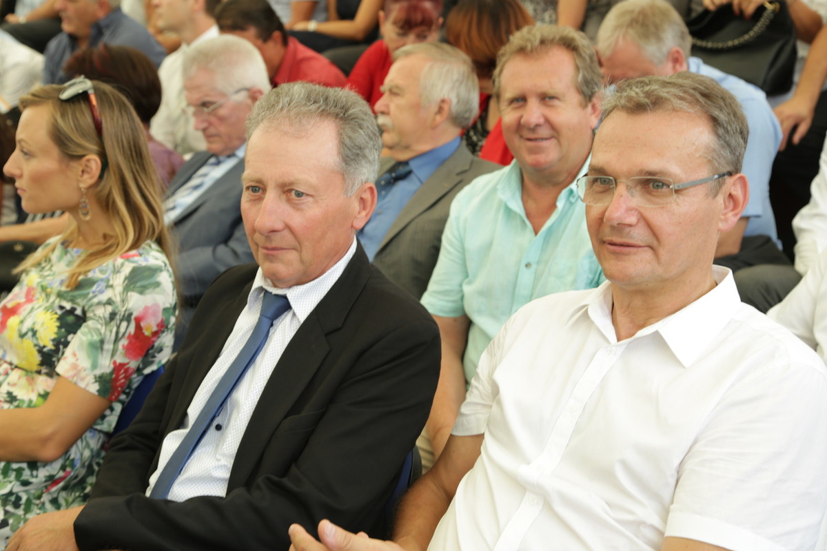 Od leve proti desni; državna svetnika Branko Tomažič in Marjan Maučec ter Marjan Podobnik, predsednik SLS<br>(Avtor: Milan Skledar)