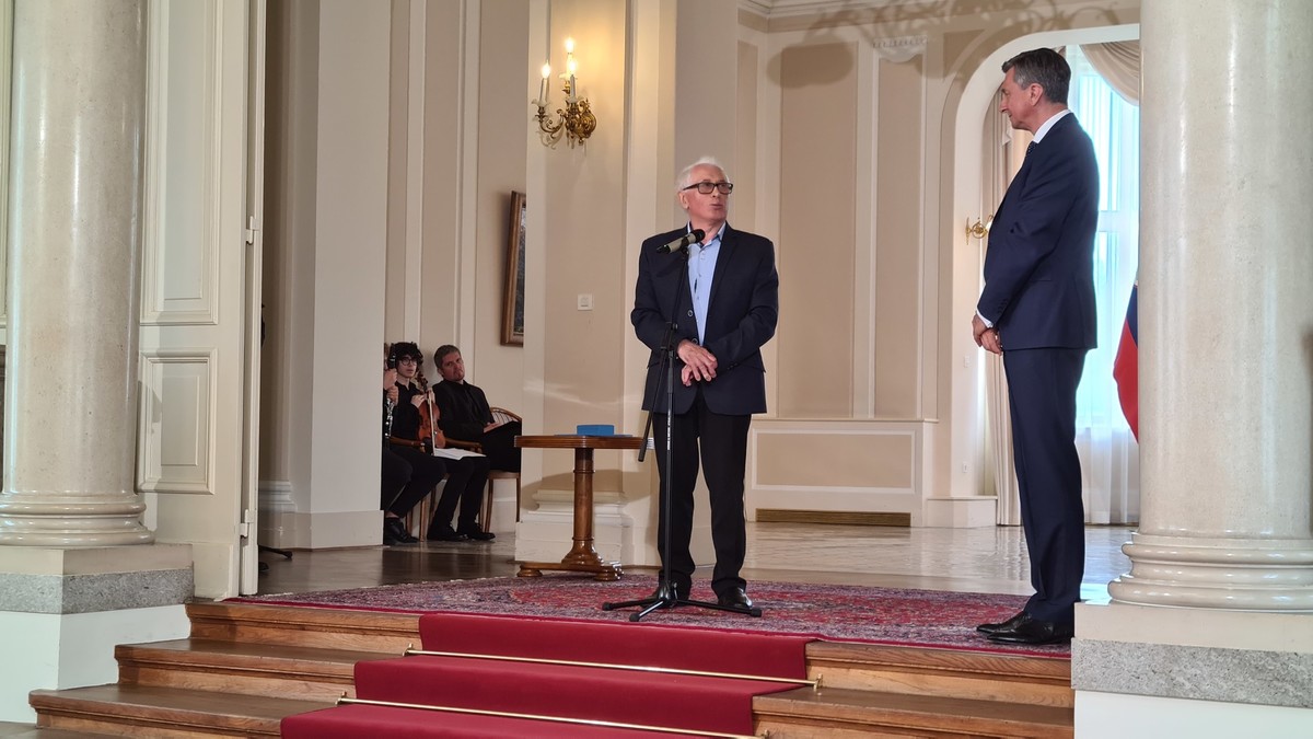 Ivica Žnidaršič, predsednica Društva izgnancev Slovenije prejela Red za zasluge od predsednika RS, Boruta Pahorja. Medaljo in plaketo je v njenem imenu prevzel njen brat, mag. Franc Žnidaršič<br>(Avtor: Milan Skledar)