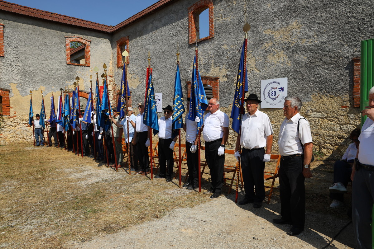 Praporščaki Društva izgnancev Slovenije 1941 - 1945, Brestanica, 7. junij 2025<br>(Avtor: Milan Skledar)