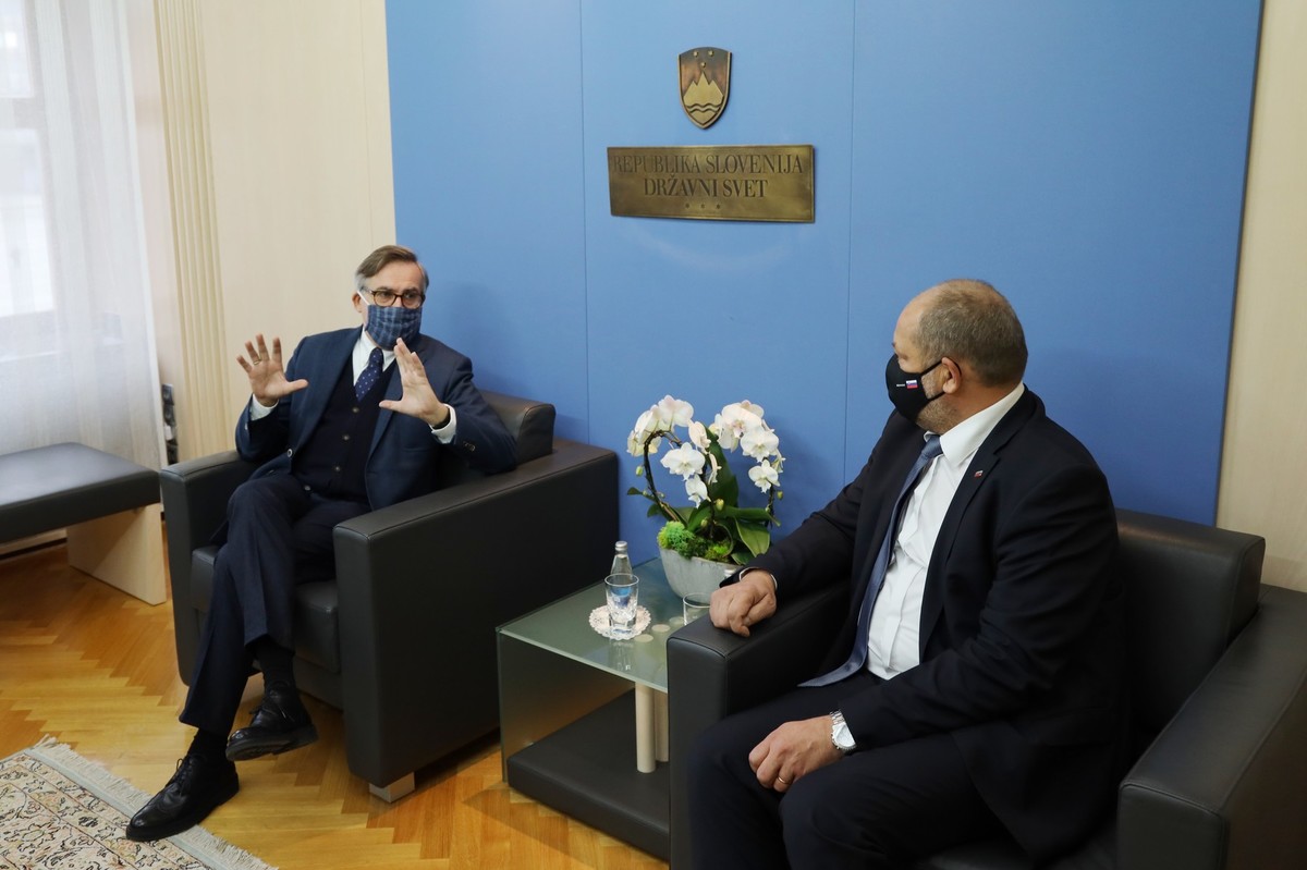 Nj. eksc., Krzysztof Olendzki, veleposlanik Poljske in Alojz Kovšca, predsednik Državnega sveta<br>(Avtor: Milan Skledar)