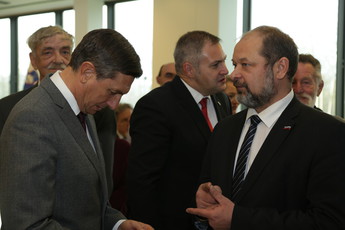 Borut Pahor, predsednik Republike Slovenije in Alojz Kovšca, predsednik Državnega sveta na sprejemu za svojce padlih v vojni za Slovenijo 1991.<br>(Avtor: Milan Skledar)