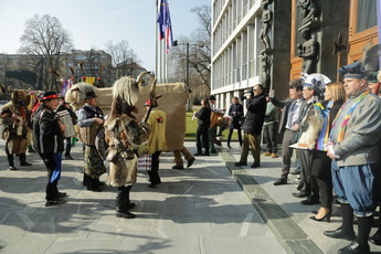 Tradicionalni sprejem ptujskih kurentov v slovenskem parlamentu, 19. februarja 2019<br>(Avtor: Milan Skledar)