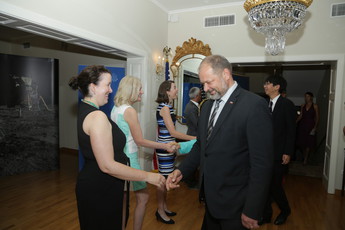 Sprejem častnih gostov na rezidenci Ameriškega veleposlanika<br>(Avtor: Milan Skledar)