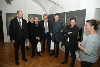 Delegacija Državnega sveta na ogledu muzeja v Novem mestu. <br>(Avtor: Milan Skledar)