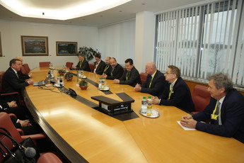 Delegacija Državnega sveta na sprejemu in predstavitvi podjetja Krka d. d. v Novem mestu.<br>(Avtor: Milan Skledar)