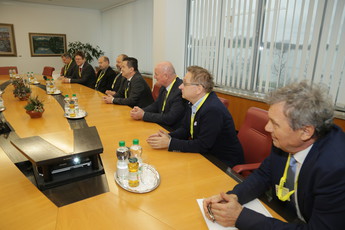 Delegacija Državnega sveta na sprejemu in predstavitvi podjetja Krka d. d. v Novem mestu.<br>(Avtor: Milan Skledar)