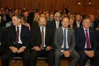 Dr. Andrej Bertoncelj, minister za finance, Alojz Kovšca, predsednik DS, Boštjan Gorjup, predsednik GZS in Zdravko Počivalšek, minister za gospodarski razvoj in tehnologijo na 13. Vrhu slovenskega gospodarstva  <br>(Avtor: Milan Skledar)