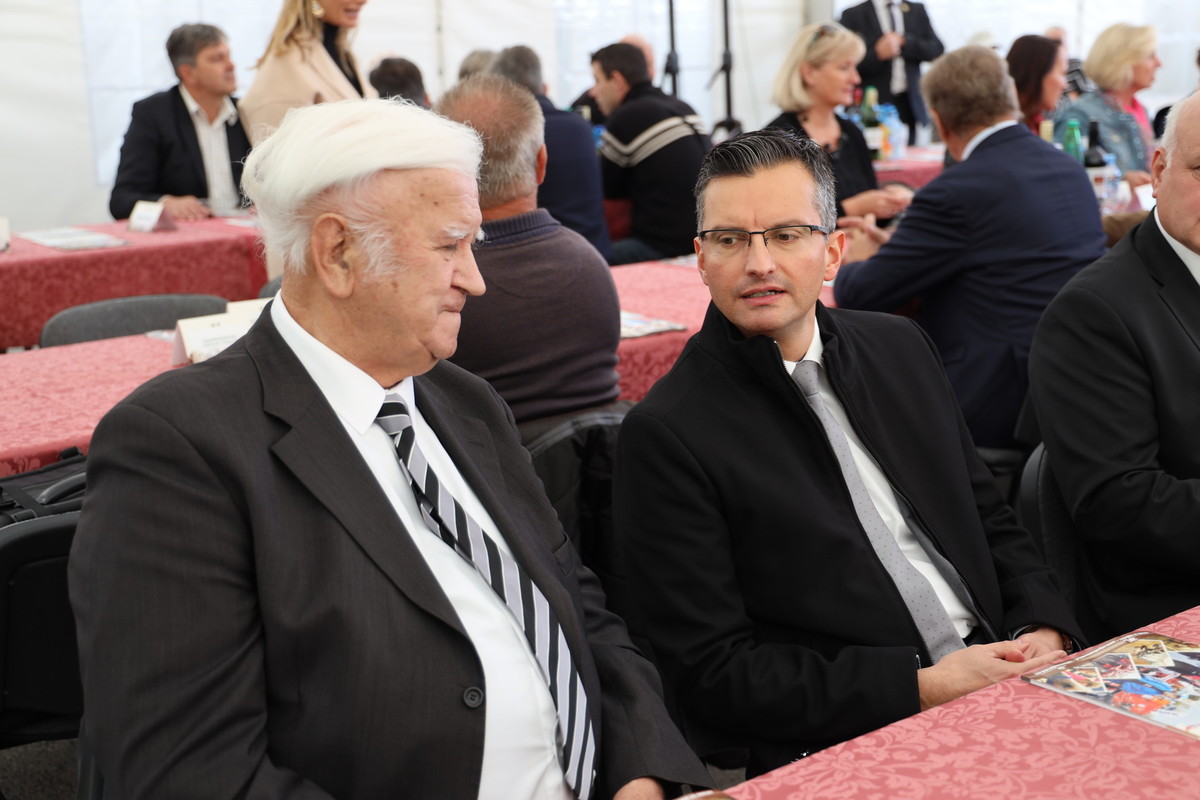 Alojz Lah, predsednik KK Komenda in Marjan Šarec, predsednik vlade RS<br>(Avtor: Milan Skledar)