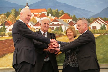 Slovesno odprtje 22. jesenskega kmetijsko-obrtnega sejma Komenda 2017 s stiskom rok <br>(Avtor: Milan Skledar)
