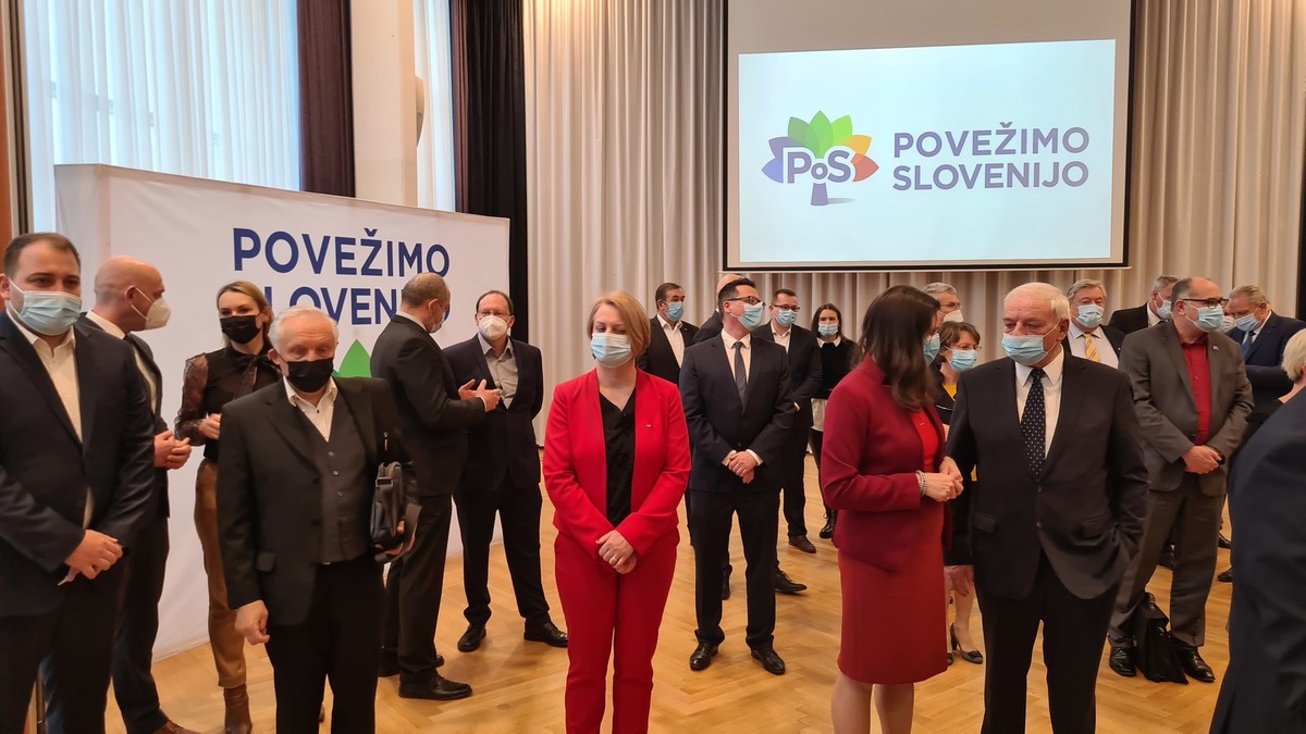 Podpis sporazuma o skupnem nastopu strank SLS, Konkretno, Zeleni Slovenije, NLS in Novi socialdemokrati na letošnjih volitvah poslancev v Državni zbor RS<br>(Avtor: Milan Skledar)