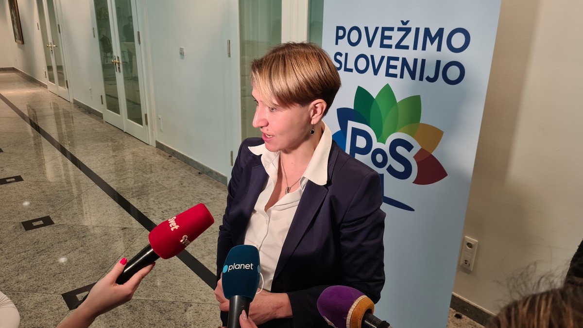 Podpis sporazuma o skupnem nastopu strank SLS, Konkretno, Zeleni Slovenije, NLS in Novi socialdemokrati na letošnjih volitvah poslancev v Državni zbor RS<br>(Avtor: Milan Skledar)