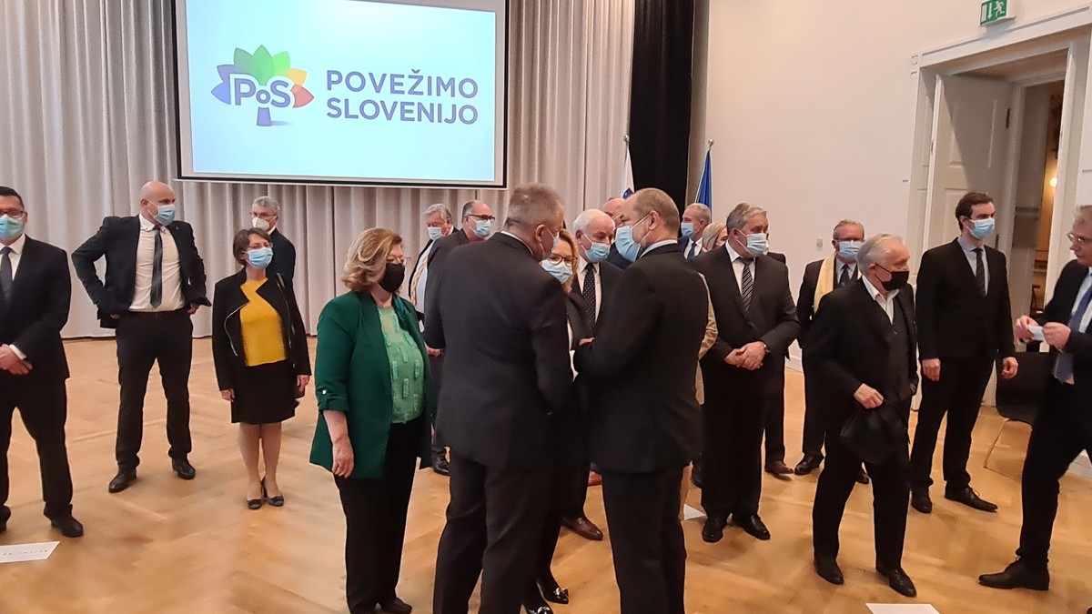 Podpis sporazuma o skupnem nastopu strank SLS, Konkretno, Zeleni Slovenije, NLS in Novi socialdemokrati na letošnjih volitvah poslancev v Državni zbor RS<br>(Avtor: Milan Skledar)