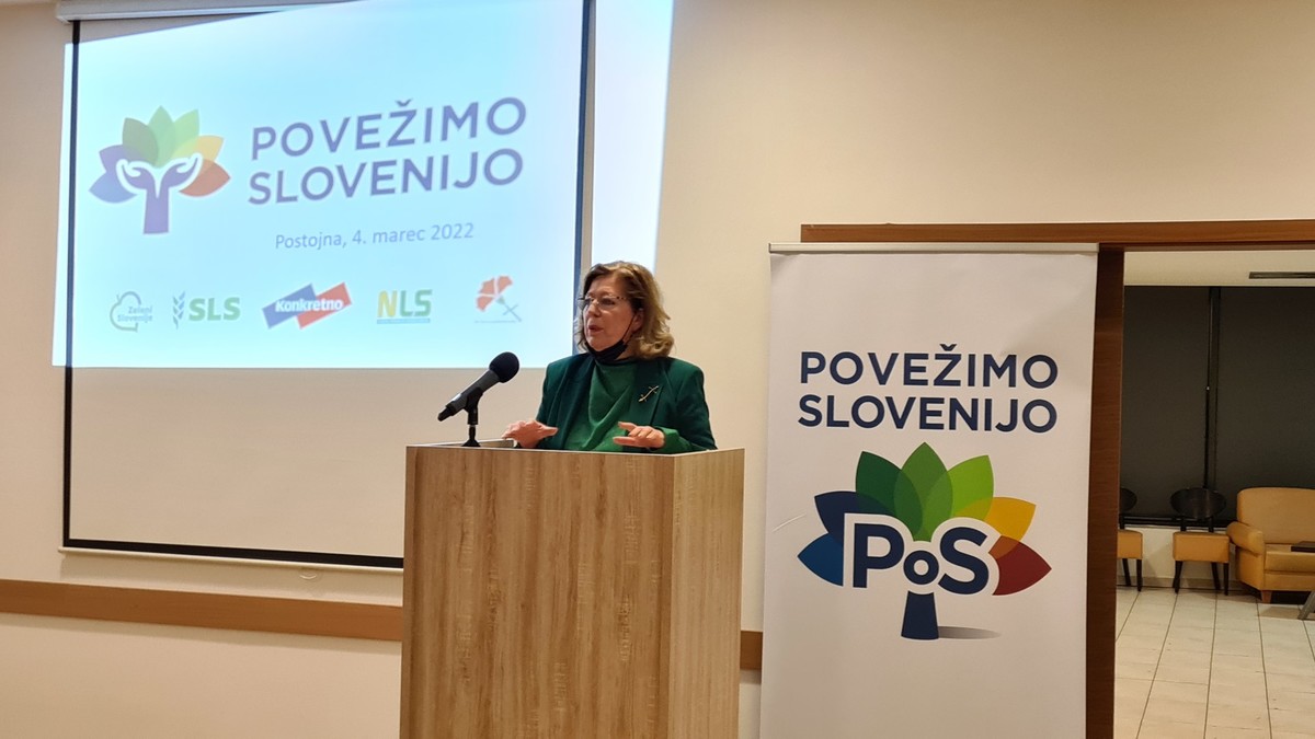 Dr. Nada Pavšer, koordinatorka gibanja Povežimo Slovenijo. PoS Povežimo Slovenijo - srečanje v Postojni, 4. marec 2022<br>(Avtor: Milan Skledar)