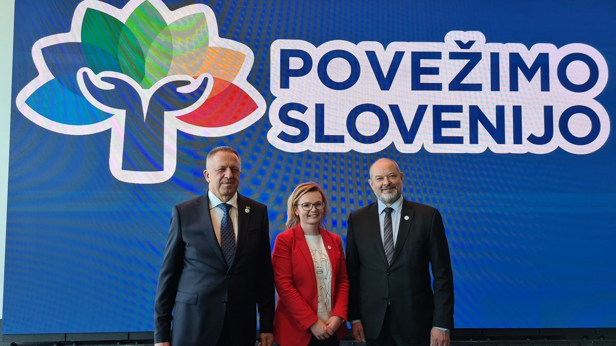  Zdravko Počivalšek, mag. Monika Kirbiš Rojs in Alojz Kovšca, kandidati Gibanja Povežimo Slovenijo..Predstavitev kandidatov Gibanja Povežimo Slovenijo (PoS), 26. marca 2022, v Ljubljani<br>(Avtor: Milan Skledar)