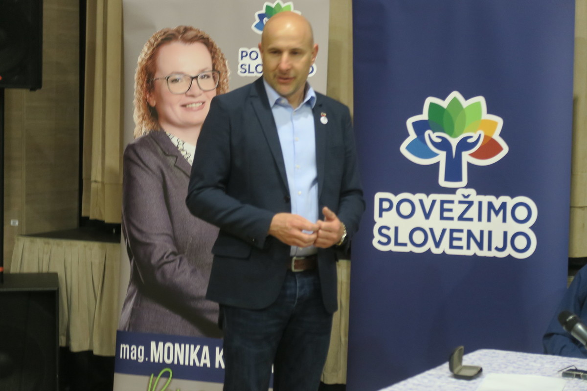 Predstavitev kandidatov gibanja Povežimo Slovenijo v volilni enoti 7, v Mariboru, 13. aprila 2022<br>(Avtor: Milan Skledar)