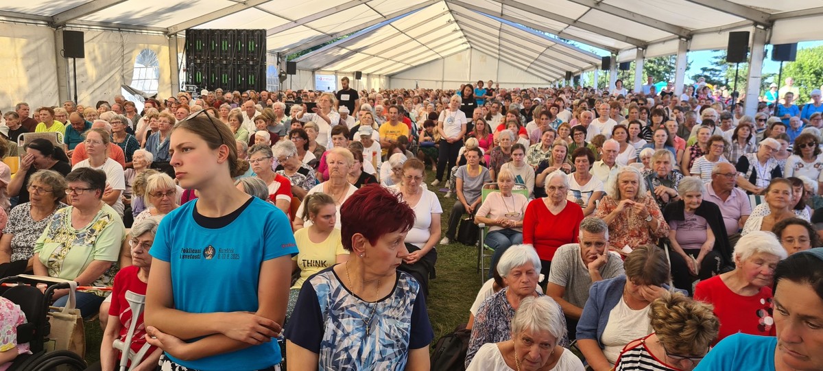  Duhovni seminar s p. Jamesom Manjackalom na Kureščku, 8., 9. in 10. avgust 2025<br>(Avtor: Milan Skledar)
