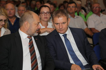 Alojz Kovšca, predsednik Državnega sveta in Peter Vrisk, predsednik Zadružne zveze Slovenije na podelitvi priznanj ZZS na sejmu AGRA 2018<br>(Avtor: Milan Skledar)