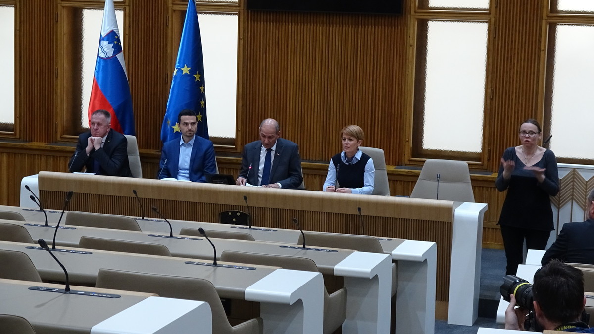 Skupna novinarska konferenca predsednikov strank nove vlade<br>(Avtor: Milan Skledar)