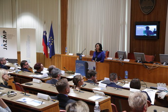 Dr. Petra Došenovič Bonča, izredna profesorica, Ekonomska fakulteta Ljubljana na 7. strateški konferenci Vrednost inovacij<br>(Avtor: Milan Skledar)