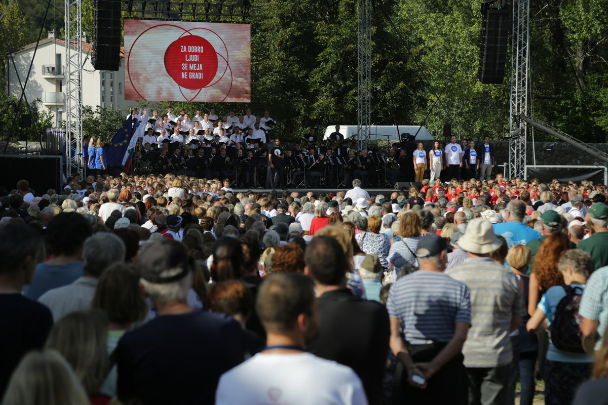 Slavnostna prireditev ob dnevu vrnitve Primorske matični domovini<br>(Avtor: Milan Skledar)