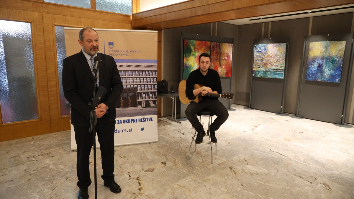 Alojz Kovšca, predsednik Državnega sveta RS na odprtju slikarske razstave akademske slikarke Maje Cerar 