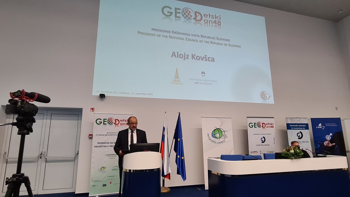 Alojz Kovšca, predsednik Državnega sveta RS slavnostni govornik na 48. geodetskih dnevih v Ljubljani<br>(Avtor: Milan Skledar)