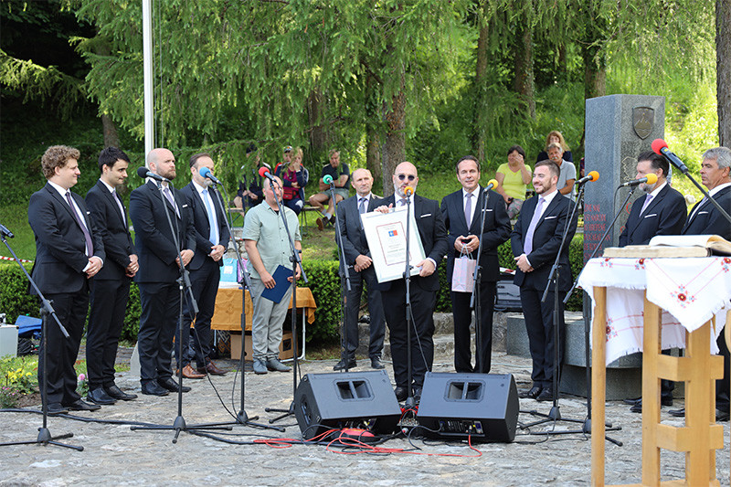 Slovesnost ob 40-letnici društva GEOSS in 30. obletnici RS v Vačah<br>(Avtor: Milan Skledar)