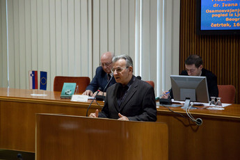 Miran Potrč, nekdanji parlamentarec v Državnem svetu med razpravo o knjigi dr. Kristana<br>(Avtor: Milan Skledar)