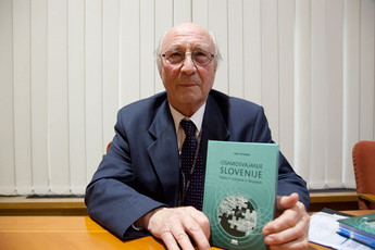 Prof. dr. Ivan Kristan v Državnem svetu predstavil knjigo Osamosvajanje Slovenije<br>(Avtor: Milan Skledar)