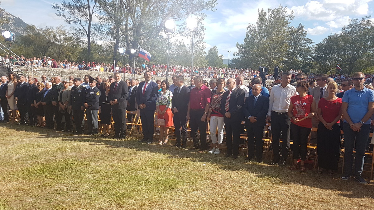 Slavnostni gostje na prireditvi ob dnevu vrnitve Primorske k matični domovini<br>(Avtor: Milan Skledar)