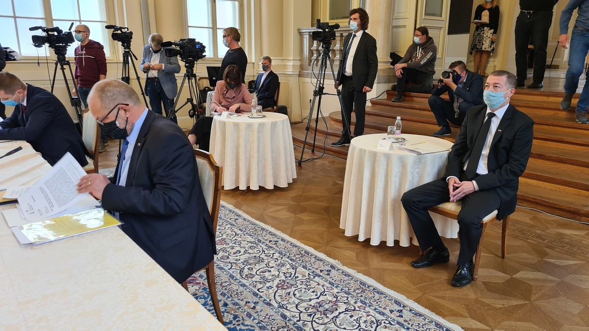 Srečanje najvišjih predstavnikov treh vej oblasti v Predsedniški palači<br>(Avtor: Milan Skledar)