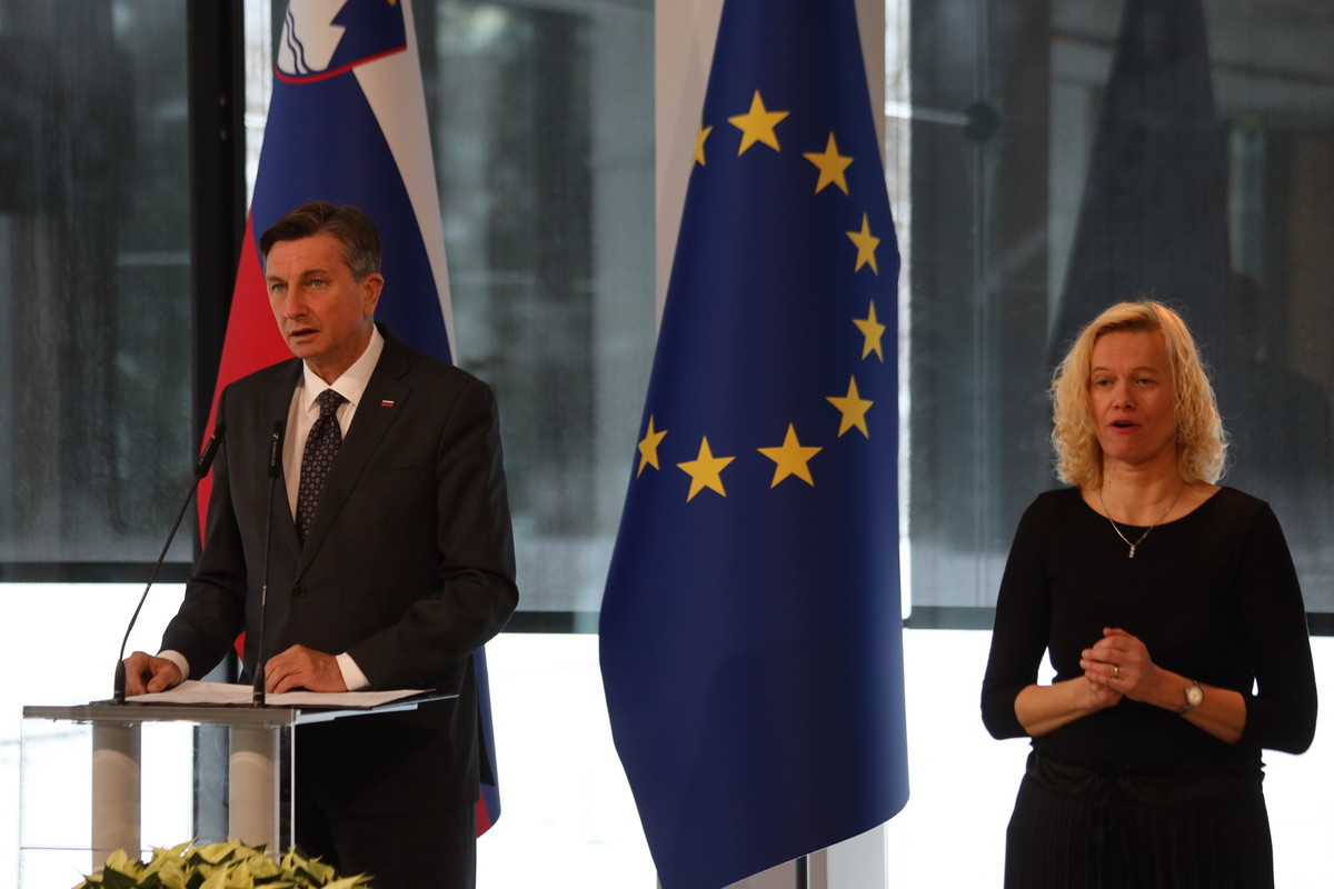 Borut Pahor, predsednik države na slovesnosti ob mednarodem dnevu invalidov v Kongresnem centru Brdo pri Kranju<br>(Avtor: Milan Skledar)