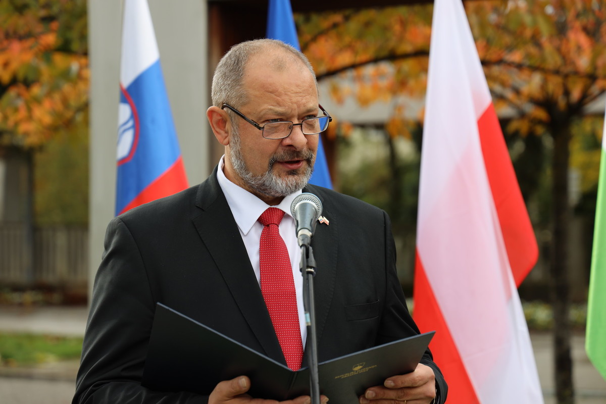 Alojz Kovšca, predsednik Državnega sveta RS na 14. širitvi Združenih rastočih knjig sveta, 6. novembra 2019, v Severnem delu ljubljanskega parka Navje<br>(Avtor: Milan Skledar)