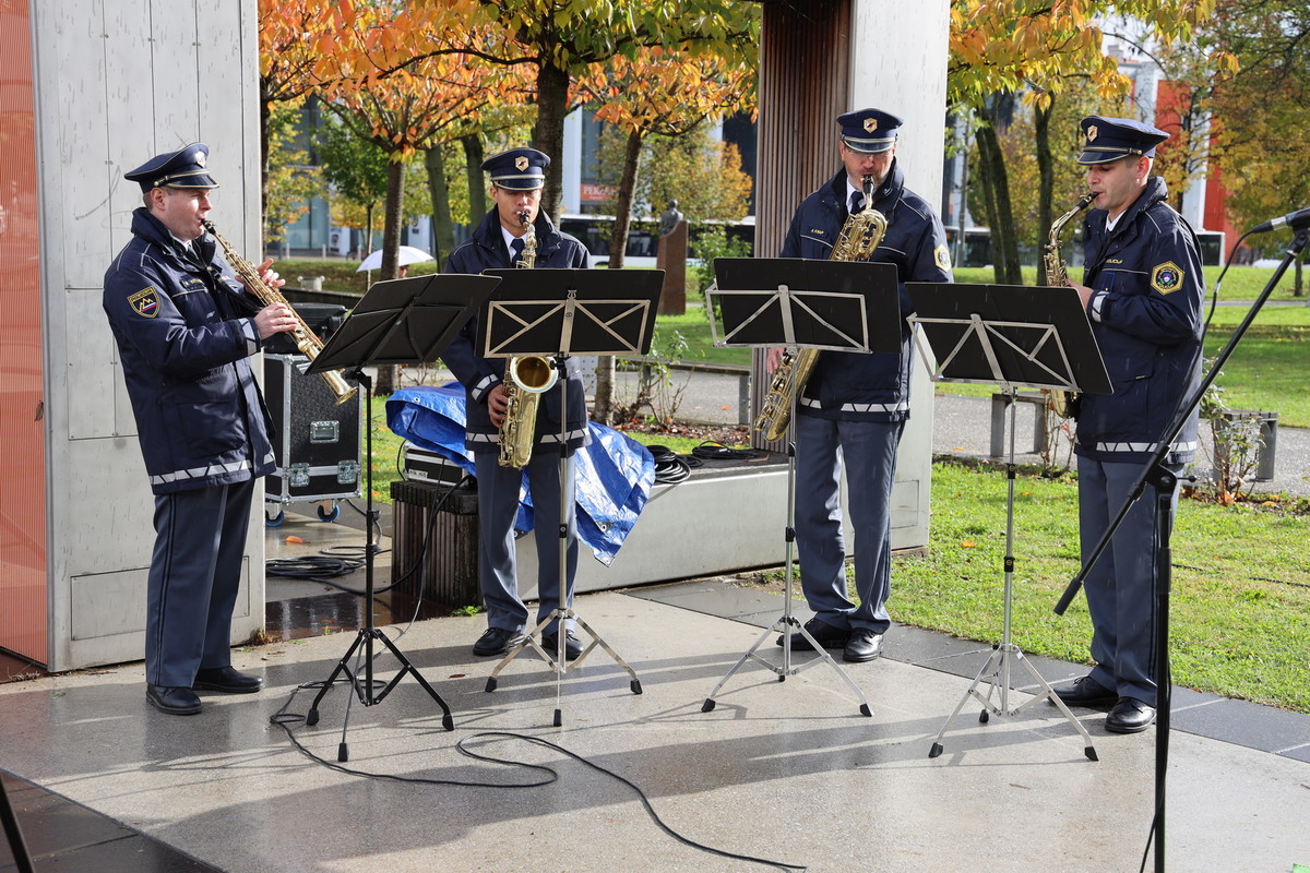  Kvartet saksofonov Policijskega orkestra na 14. širitvi Združenih rastočih knjig sveta, Navje v Ljubljani, 2019<br>(Avtor: Milan Skledar)