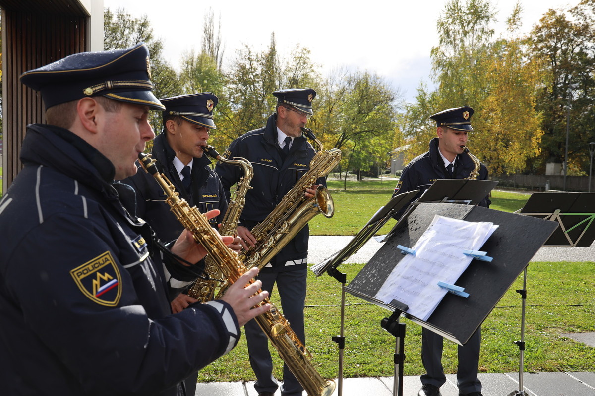  Kvartet saksofonov Policijskega orkestra na 14. širitvi Združenih rastočih knjig sveta, Navje v Ljubljani, 2019<br>(Avtor: Milan Skledar)