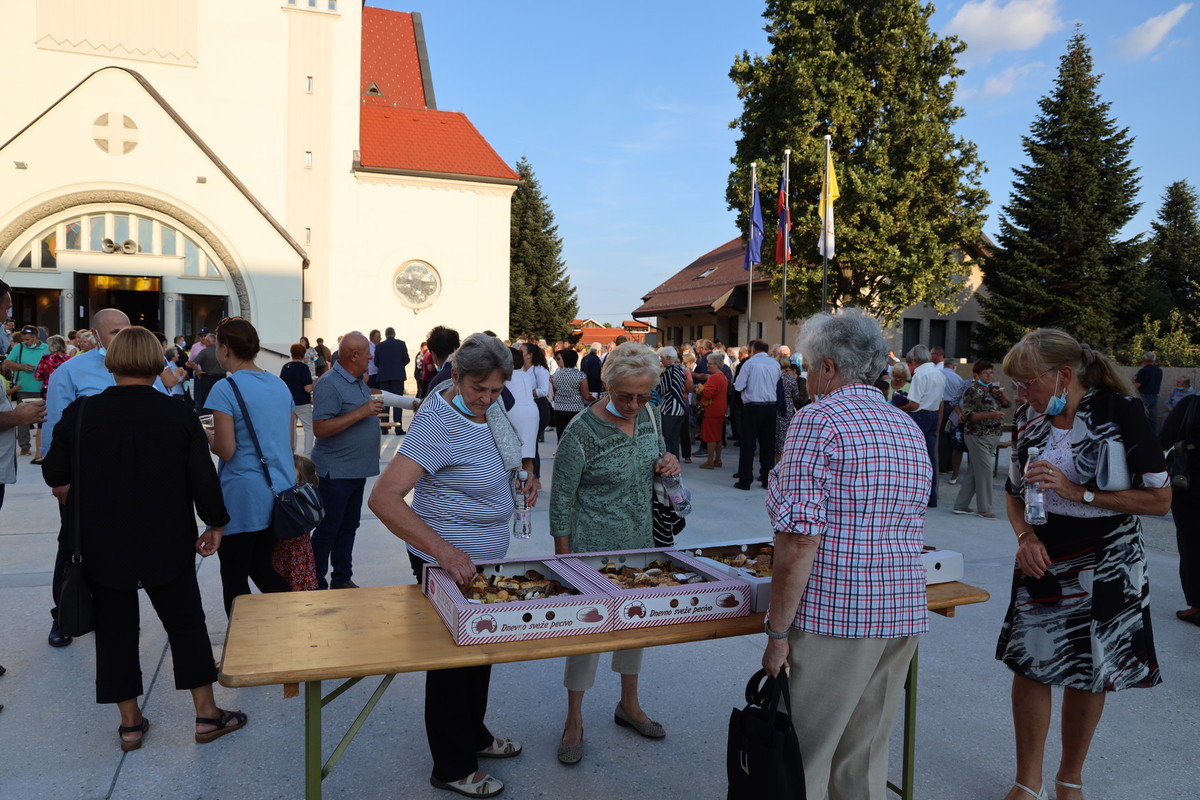 15. obletnica škofije Murska Sobota, 30. obletnica samostojnosti RS in 102. obletnica združitve Prekmurja z matično domovino<br>(Avtor: Milan Skledar)