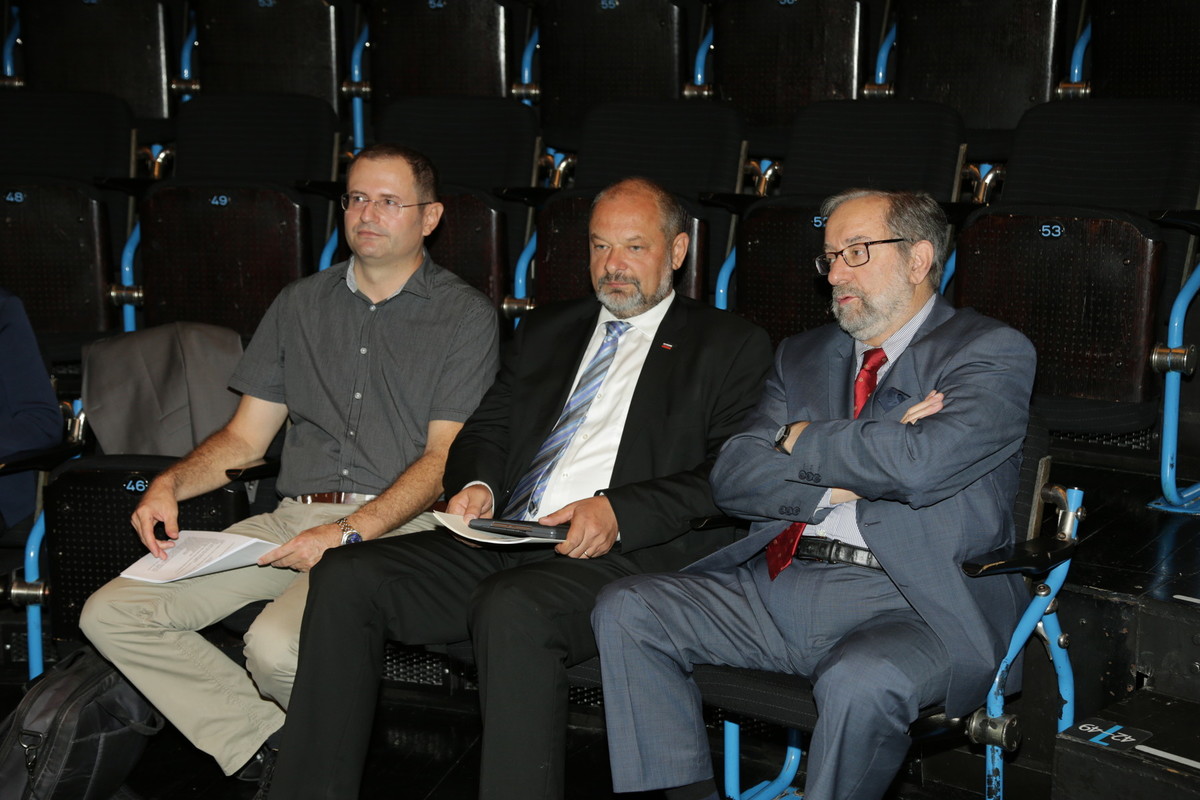 od leve proti desni: Nenad Glücks, Alojz Kovšca in Boštjan M. Zupančič<br>(Avtor: Milan Skledar)