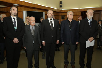 Akademik prof. dr. Boštjan Žeks, predsednik Društva Rastoča knjiga, Alojz Kovšca, predsednik Državnega sveta RS, Igor Pirc, podpredsednik Filatelistične zveze Slovenije in Tone Peter, avtor rastave <br>(Avtor: Milan Skledar)