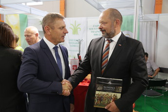 Peter Vrisk, predsednik Zadružne zveze Slovenije in Alojz Kovšca, predsednik Državnega sveta na sejmu AGRA 2018<br>(Avtor: Milan Skledar)