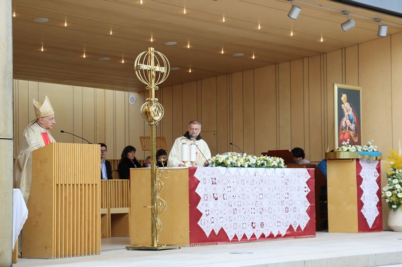 Slovesna sveta maša ob 25. obletnici obiska sv. Janeza Pavla II.<br>(Avtor: Romarski urad Brezje)