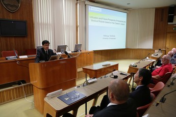 Prof. dr. Hidetsuga Terade, vodjo Laboratorija za robotiko in Oddelka za mehatroniko na Fakulteti za inženiring Univerze Yamanashi<br>(Avtor: Milan Skledar)