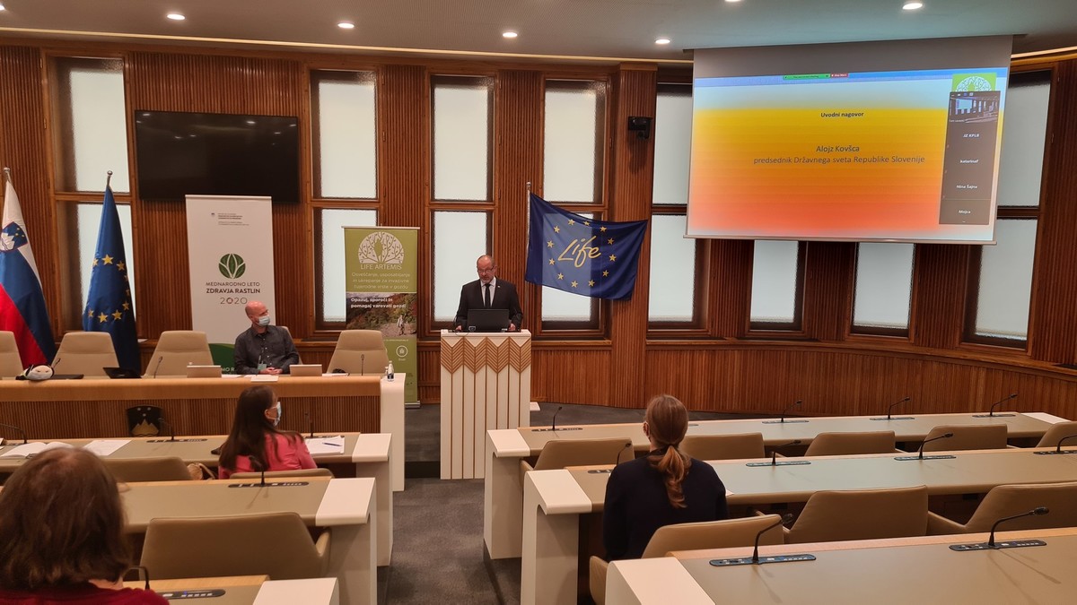 Alojz Kovšca, predsednik Državnega sveta RS na posvetu: Invazivne tujerodne vrste v gozdovih<br>(Avtor: Milan Skledar)