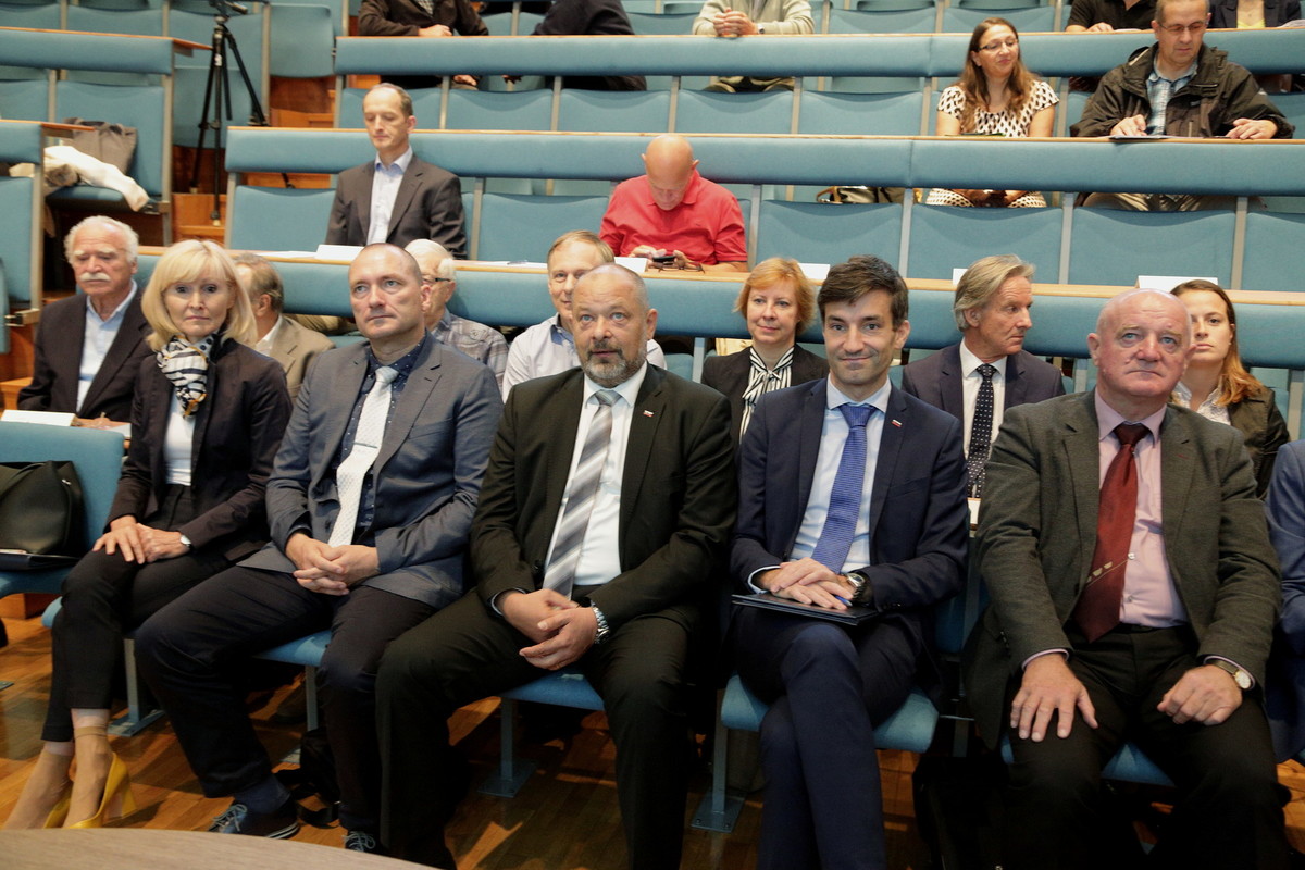 Od leve proti desni: Dr. Jože Podgoršek, Alojz Kovšca, Marko Mauer in Tone Hrovat<br>(Avtor: Milan Skledar)