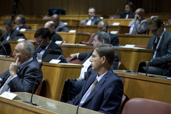 Dr. Miro Cerar, predsednik vlade RS na seji Državnega sveta, 12. 11. 2014<br>(Avtor: Milan Skledar)