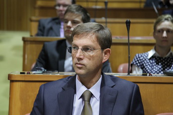 Dr. Miro Cerar, predsednik vlade RS na seji Državnega sveta, 2014<br>(Avtor: Milan Skledar)