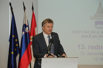 Ciril Globočnik, župan Občine Radovljica na 13. redni seji DS<br>(Avtor: Milan Skledar)
