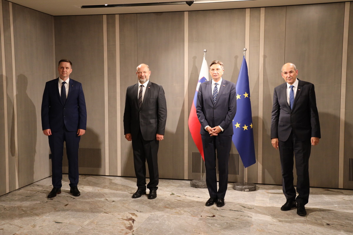 Igor Zorčič, predsednik DZ,  Alojz Kovšca, predsednik DS, Borut Pahor, predsednik RS in Janez Janša, predsednik vlade RS, skupinska fotografija po slavnostni seji Državnega sveta ob dnevu državnosti Republike Slovenije<br>(Avtor: Milan Skledar)