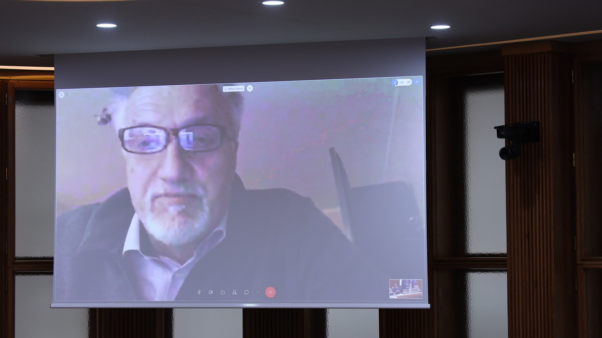 Milan Ozimič, državni svetnik med videokonferenčno 13. izredno sejo Državnega sveta <br>(Avtor: Milan Skledar)