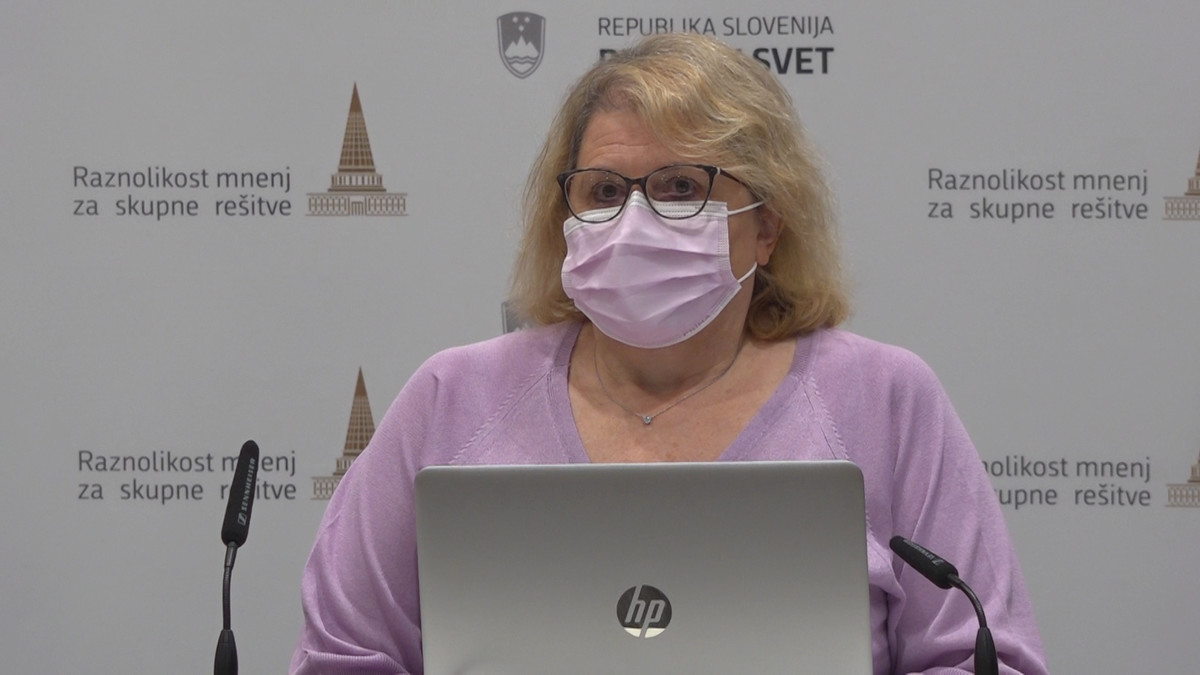 Prof. dr. Branka Kalenić Ramšak, državna svetnica. 40. seja komisije Državnega sveta za kulturo, znanost, šolstvo in šport o problematiki COVID-19<br>(Avtor: Milan Skledar)