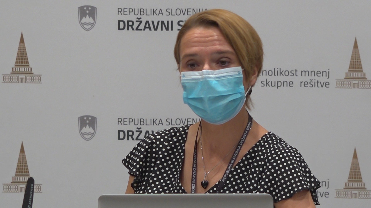 Dr. Tina Bregant. 40. seja komisije Državnega sveta za kulturo, znanost, šolstvo in šport o problematiki COVID-19<br>(Avtor: Milan Skledar)